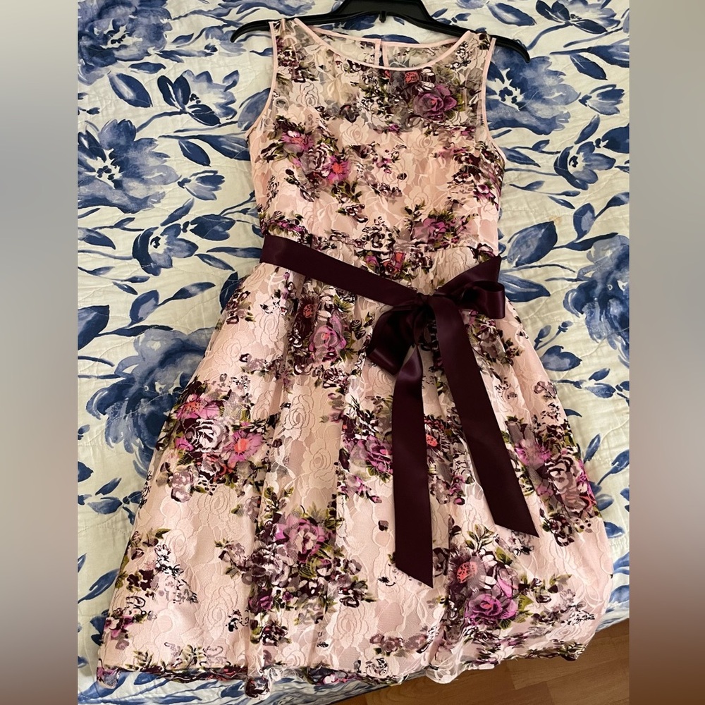 Adrianna Papell flowery lace dress